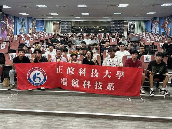 20251017  感謝青年局，迴聲娛樂邀請GCS導播陳頎與遊戲實況主妲妲來系上分享工作經驗，從他們身上看到熱情圖片