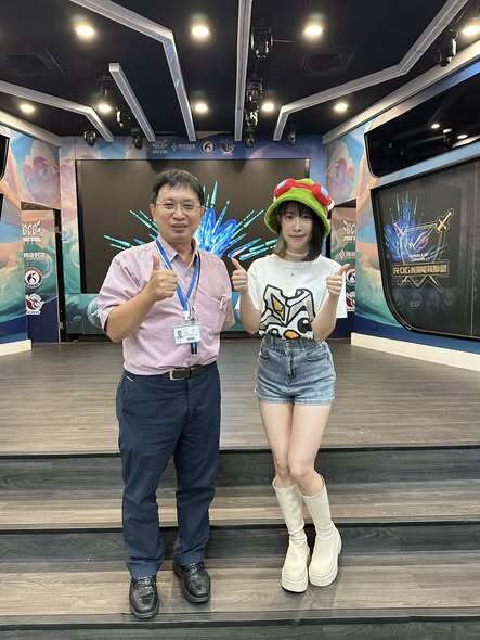 20251017  感謝青年局，迴聲娛樂邀請GCS導播陳頎與遊戲實況主妲妲來系上分享工作經驗，從他們身上看到熱情圖片