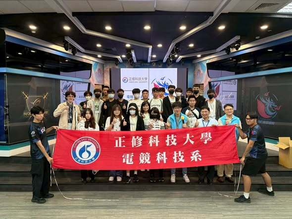 20251021 興華中學來正修電競系參訪，讓同學了解電競科技系不只是玩遊戲，而是專業、教育、產業鏈等圖片